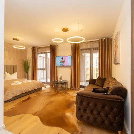 Golden Luxury شقة