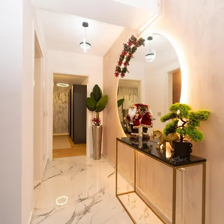 Golden Luxury براشوف